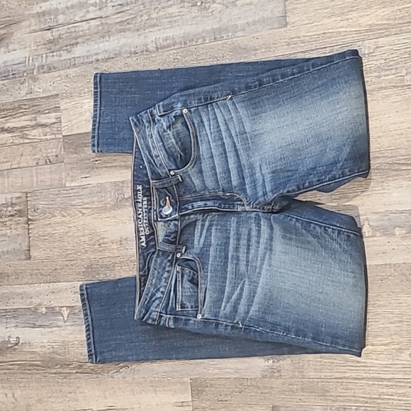 American Eagle Outfitters Denim - American Eagle "Skinny Jeans"‎ Size 6| Medium Wash​
